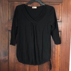 Black 1/4 sleeve shirt